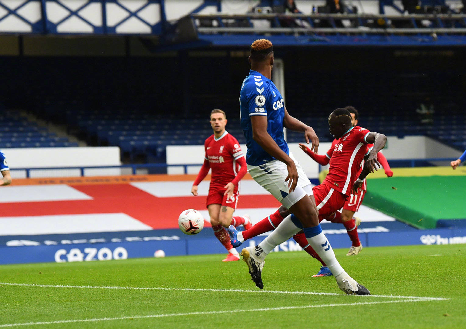 背後不僅是 背後不僅是